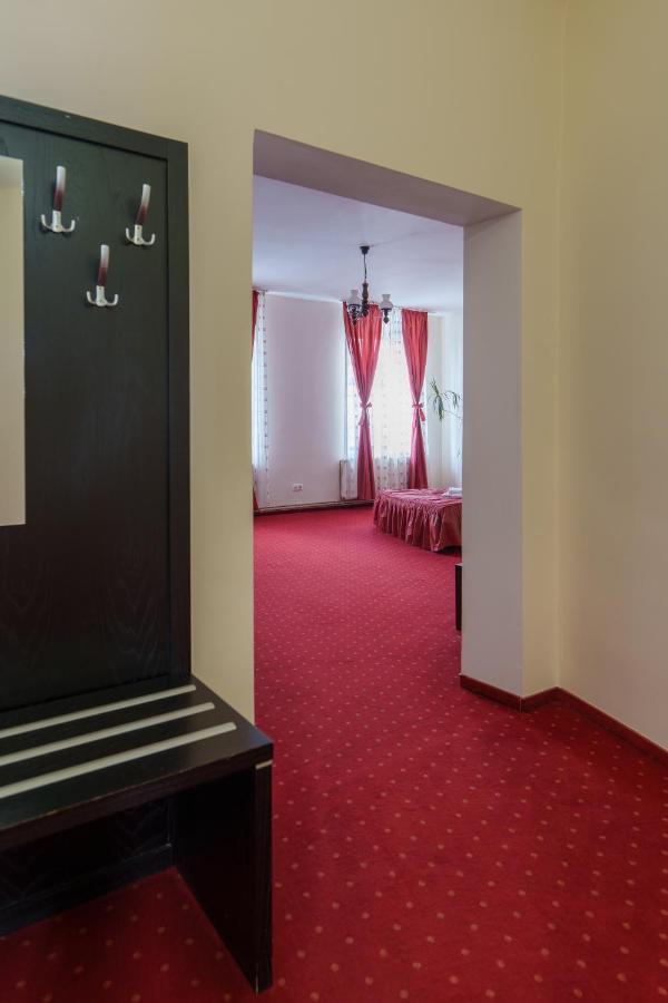 Hotel Rubin*** 格奥尔盖尼 外观 照片
