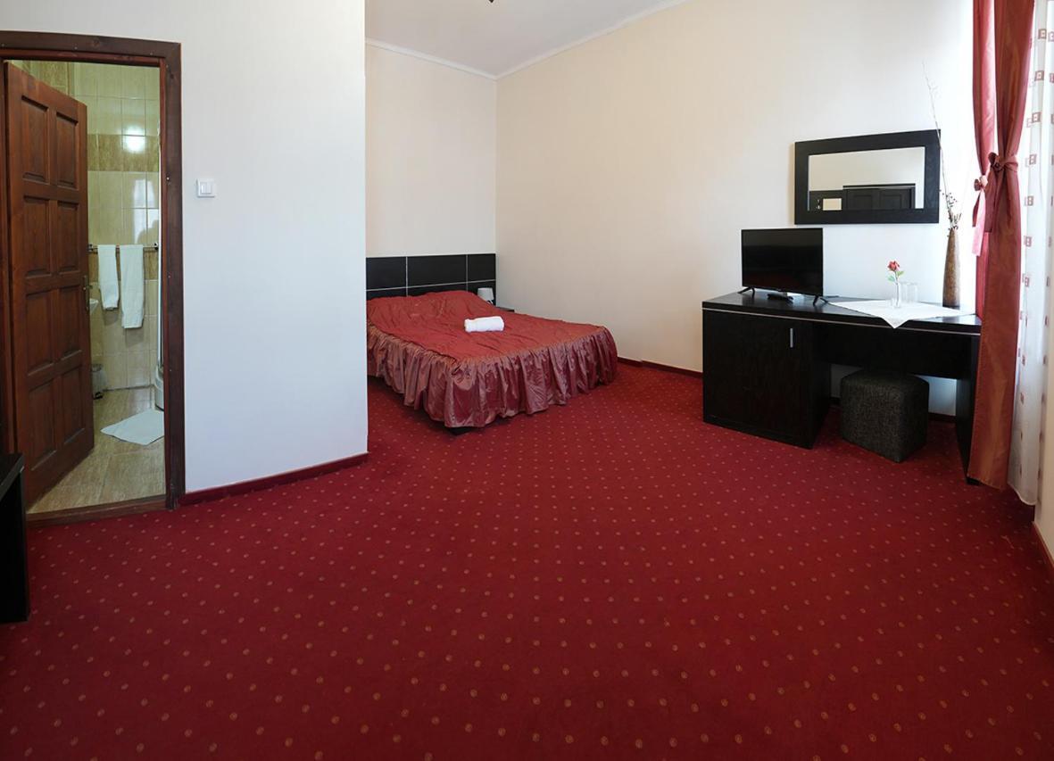 Hotel Rubin*** 格奥尔盖尼 外观 照片