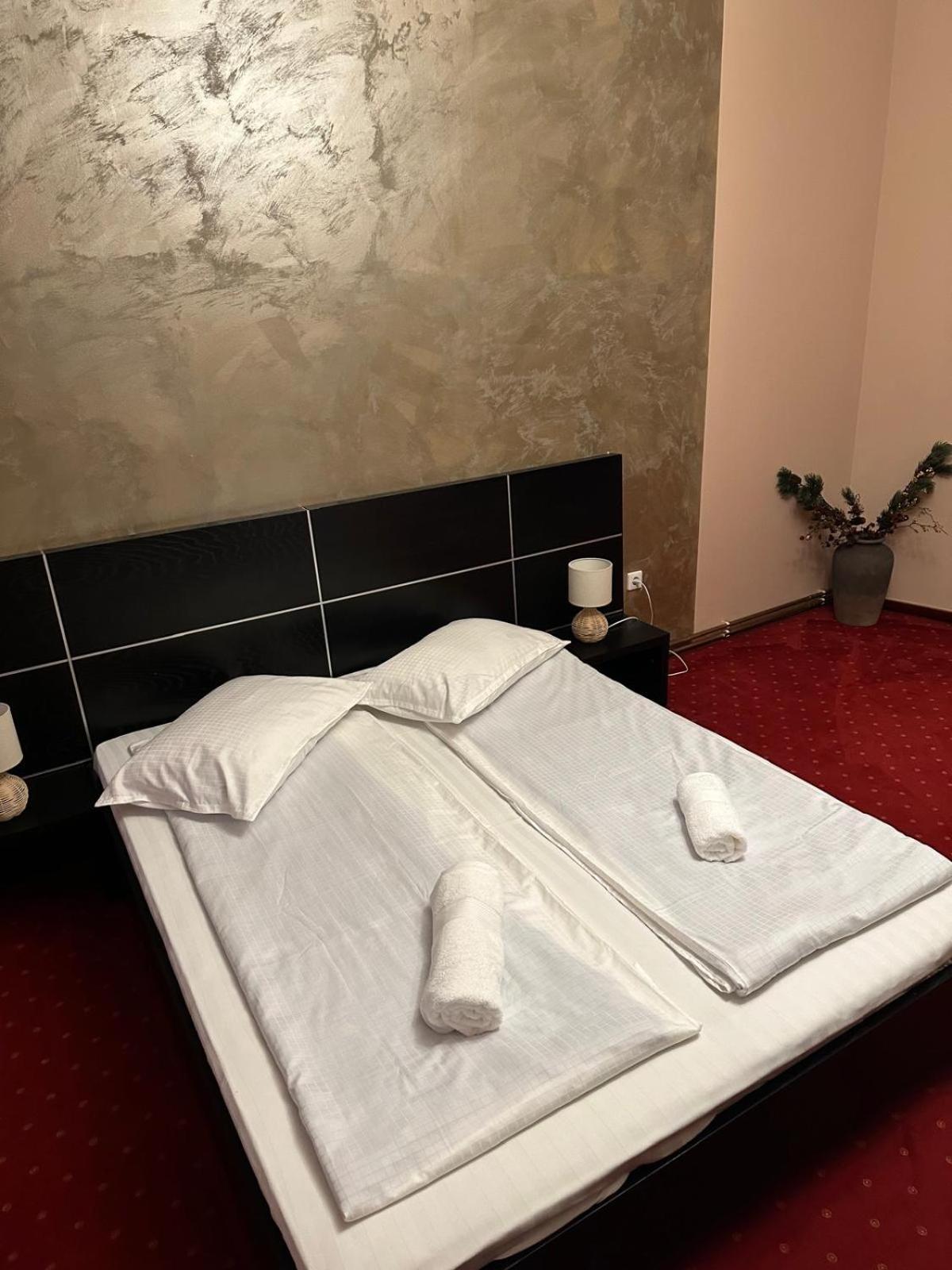 Hotel Rubin*** 格奥尔盖尼 外观 照片
