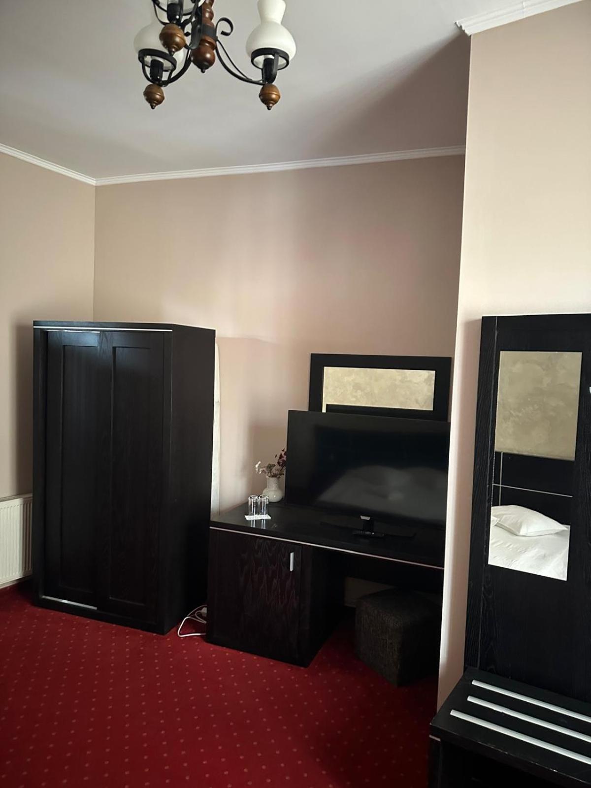 Hotel Rubin*** 格奥尔盖尼 外观 照片